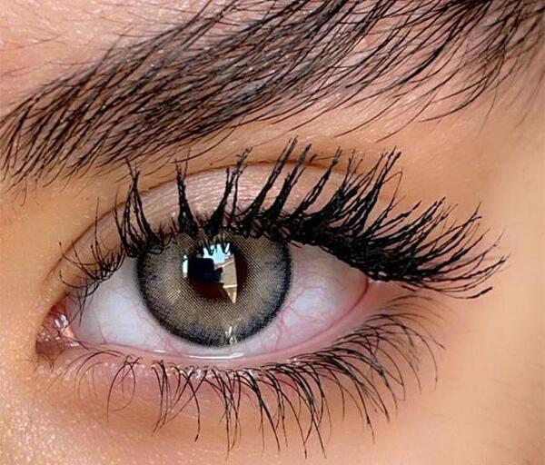 عکس چشم خاکستری تیره