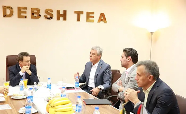 عکس اکبر رحیمی چای دبش