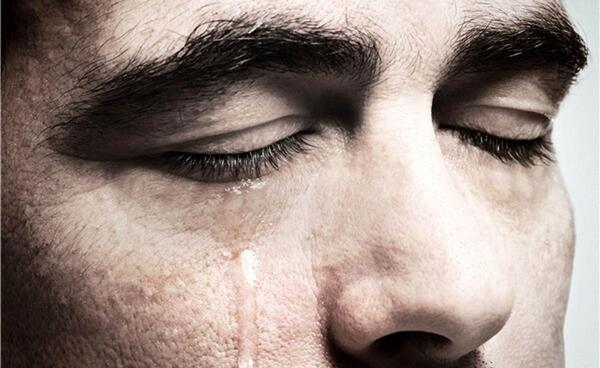 عکس چشم واقعی در حال گریه