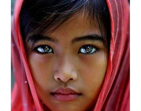 عکس کوچکترین چشم دنیا
