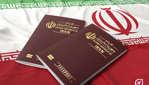 عکس با پاسپورت در فرودگاه