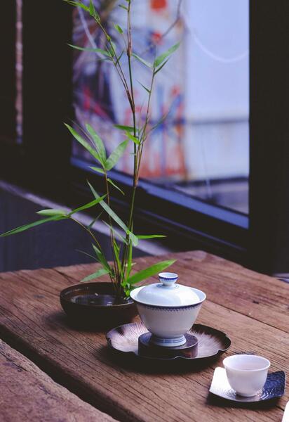 عکس قوری چای در طبیعت