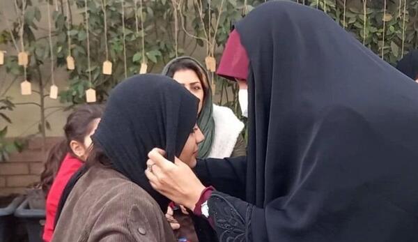 عکس برای گروه دوستانه با حجاب