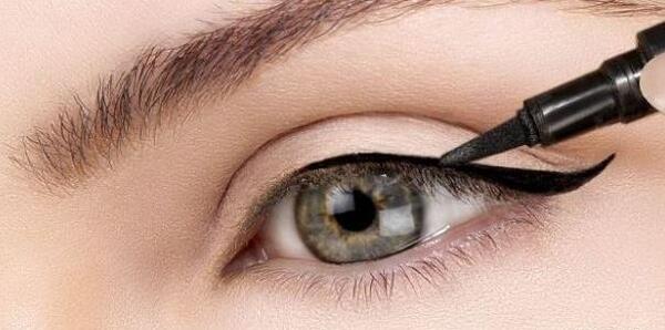 عکس خط چشم ریز