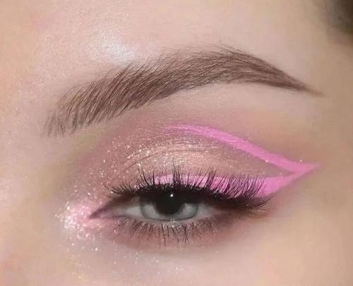 عکس سایه چشم صورتی دخترانه