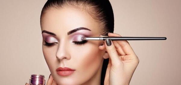 عکس سایه چشم صورتی دخترانه