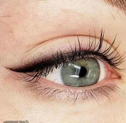 عکس تاتو خط چشم گربه ای