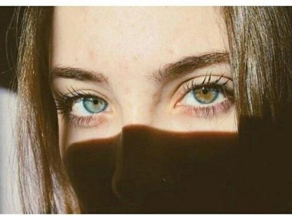 عکس دختر چشم سبز با ماسک