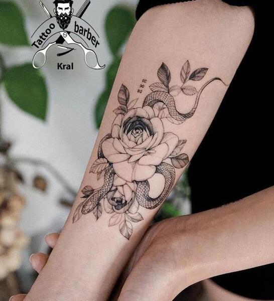 عکس تاتو مار روی مچ دست
