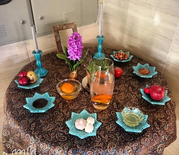 عکس سفره هفت سین ساده روی زمین