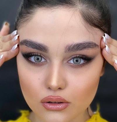 عکس لنز چشم صورتی