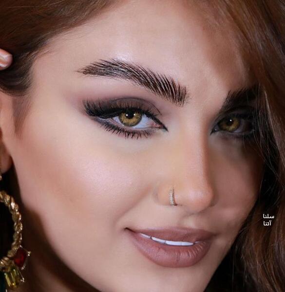 عکس لنز چشم صورتی