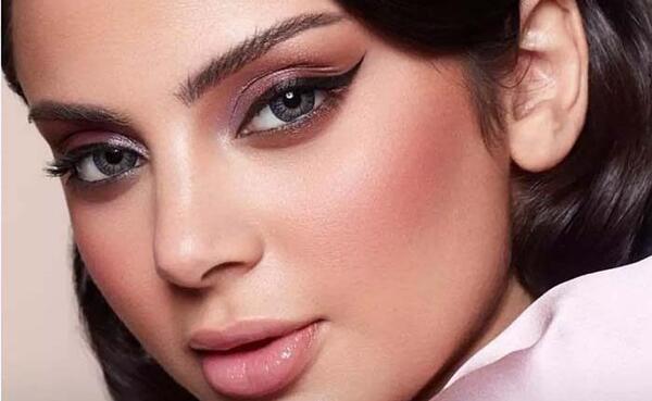 عکس لنز چشم صورتی