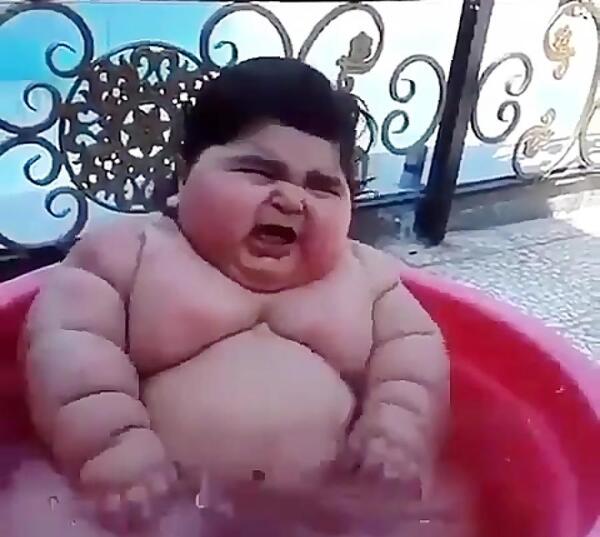 عکس پسر بچه های تپل و بامزه