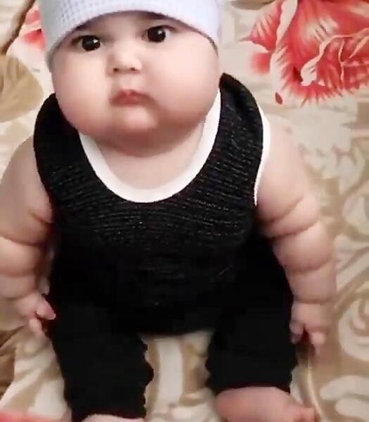 عکس پسر بچه های تپل و بامزه