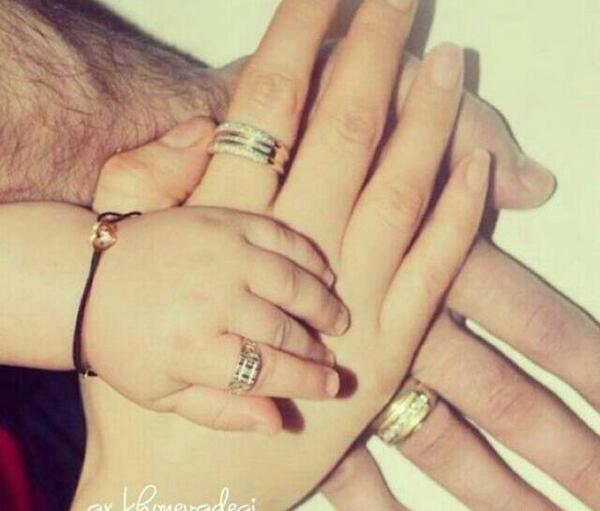 عکس دست بچه و مادر