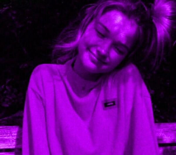 عکس پروفایل دخترونه ویسگون بنفش