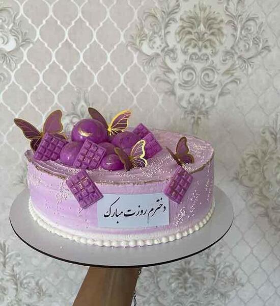 عکس دختر با کیک تولد فیک