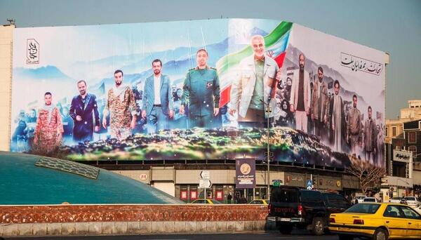 عکس میدان انقلاب ایران