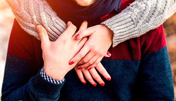 عکس عاشقانه دونفره باحجاب