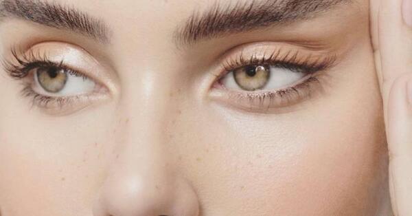 عکس تاتو بن مژه بالای چشم