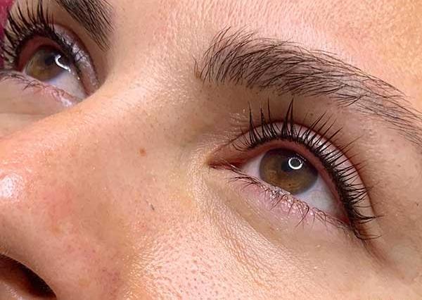 عکس تاتو بن مژه بالای چشم