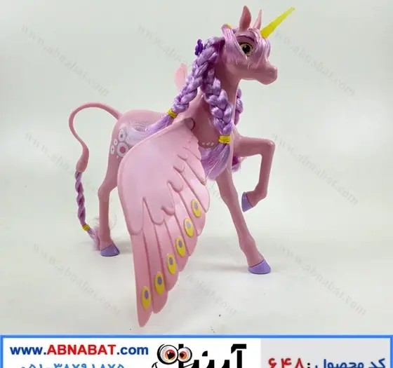 عکس اسب بالدار تک شاخ