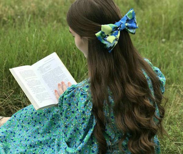 عکس پروفایل دخترونه با کتاب لاکچری