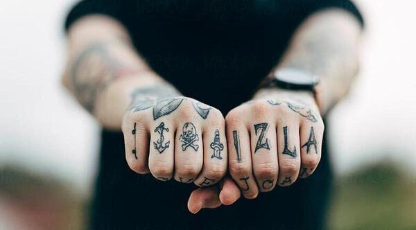 عکس تاتو روی پایین تنه