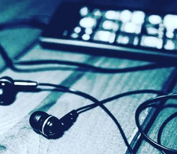 عکس پروفایل دخترونه با هندزفری
