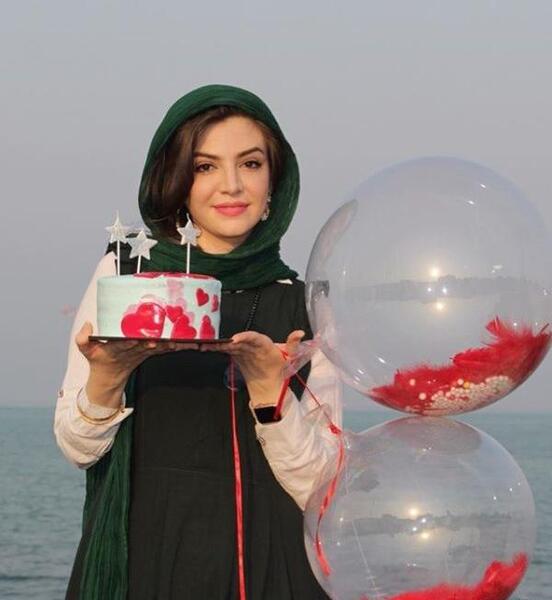 مدل عکس تولد کنار دریا