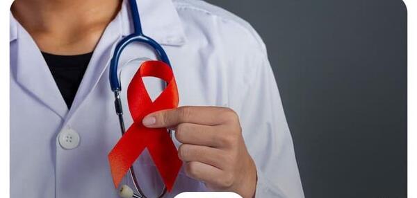 عکس جوش ایدز در ناحیه تناسلی