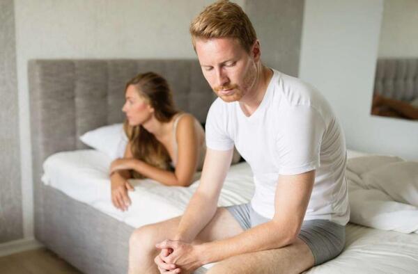عکس جوش ایدز در ناحیه تناسلی