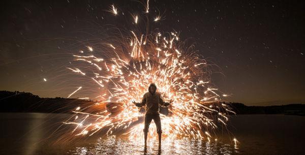 عکس از آتش در شب