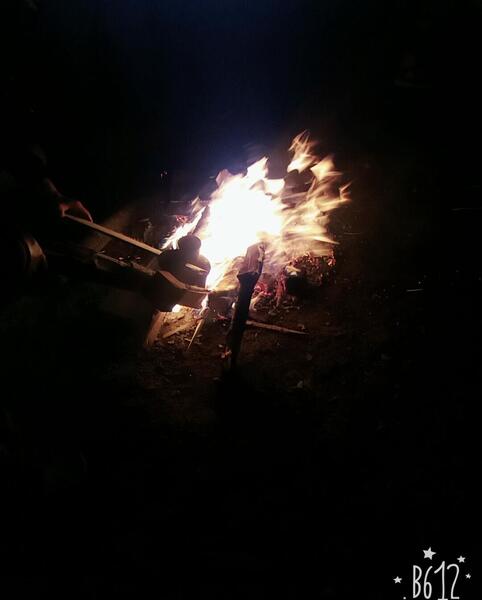 عکس از آتش در شب