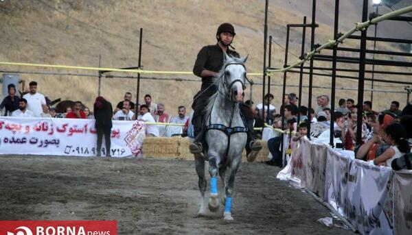 عکس اسب سواری خامنه ای