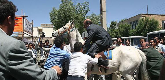 عکس اسب سواری خامنه ای