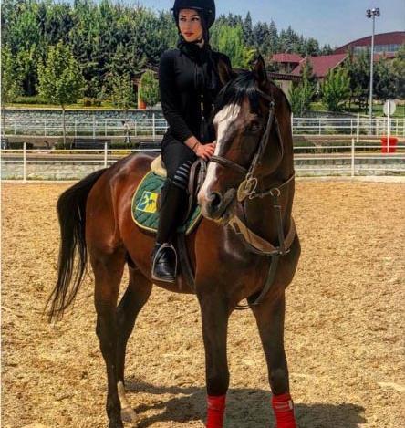عکس اسب سواری خامنه ای