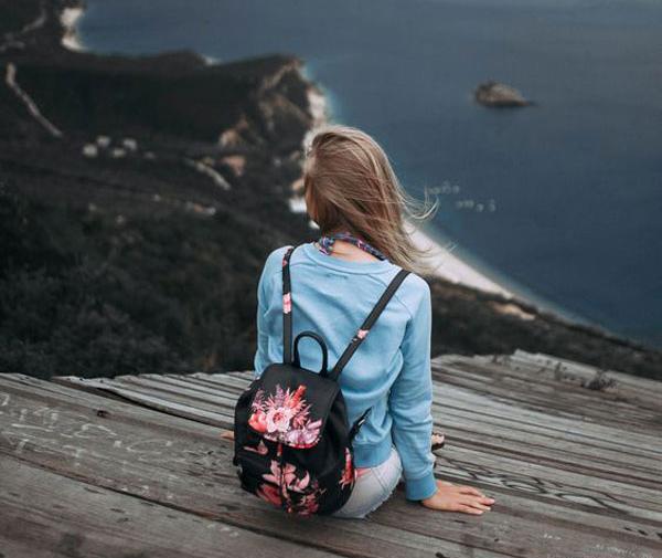 عکس دخترونه کنار دریا برای پروفایل