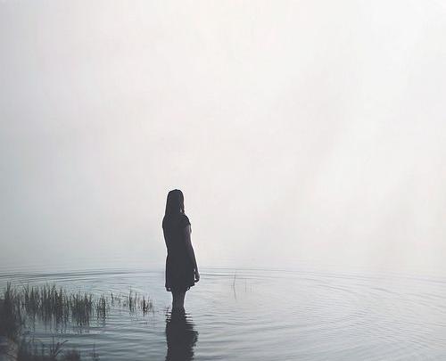 عکس دخترونه کنار دریا برای پروفایل