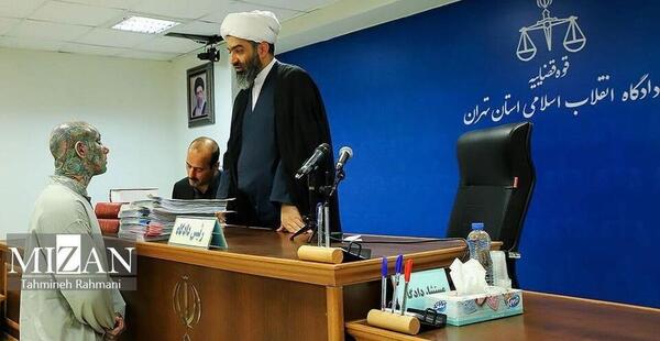 عکس تتلو و مادرش در دادگاه