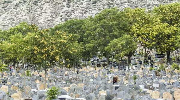 عکس قبرستان ترسناک در ایران