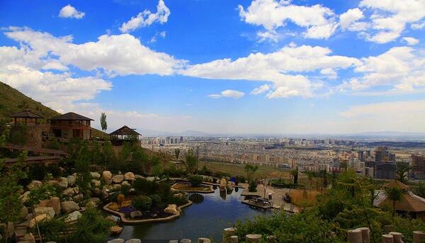 عکس آسمان آبی طبیعت پاک