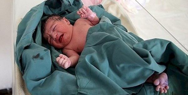 عکس تولد نوزاد در بیمارستان