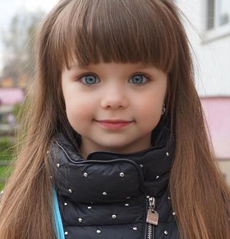 عکس دختر بچه چشم ابی برای پروفایل
