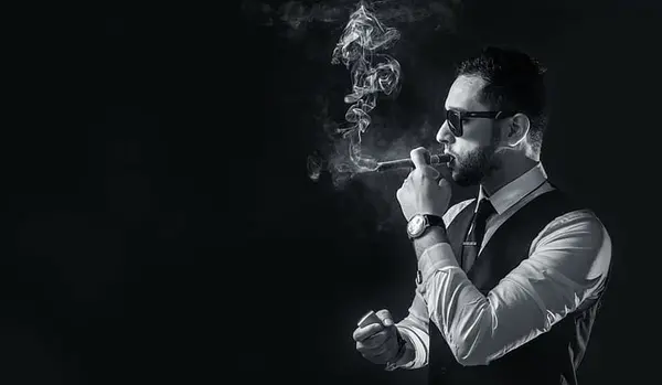 عکس تنهایی سیگار پسر