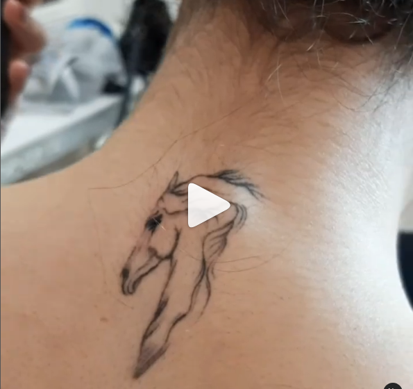 عکس تاتو اسب روی دست