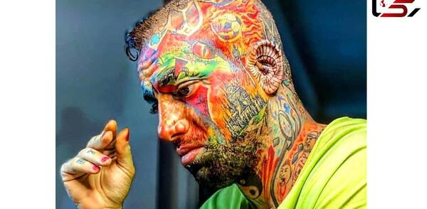 خالکوبی تتلو عکس مادرش و خواهرش