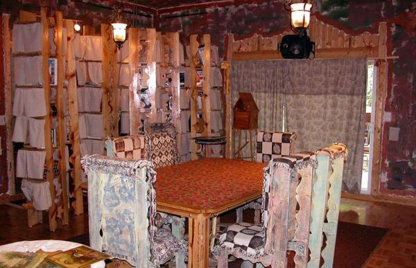 عکس داخل خانه ترسناک