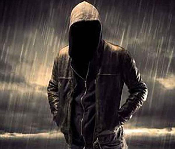 عکس پروفایل پسرانه از پشت سر با کلاه